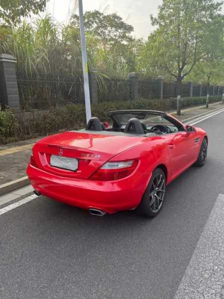 奔驰跑车敞篷slk350？奔驰跑车敞篷slk200？